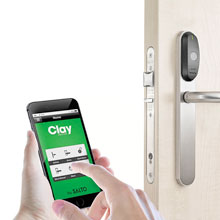 Clay IQ that serves as the hub between the wireless lock and the cloud