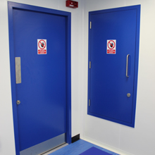 ASSA ABLOY cleanroom doors provide superior quality to meet stringent requirements of cleanrooms, in accordance with ISO14644 cGMP and are fire certified for up to 60 minutes