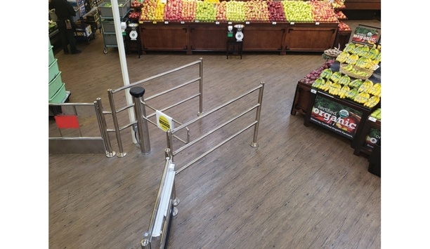 Alvarado secures a grocery store with its SW500 motorised gate with camera-based detection