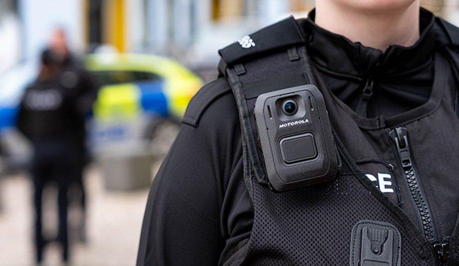 Motorola Solutions unveils LTE-enabled V500 body camera | Security News