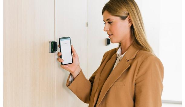 Aperio® KL100: add access control to lockers and cabinets